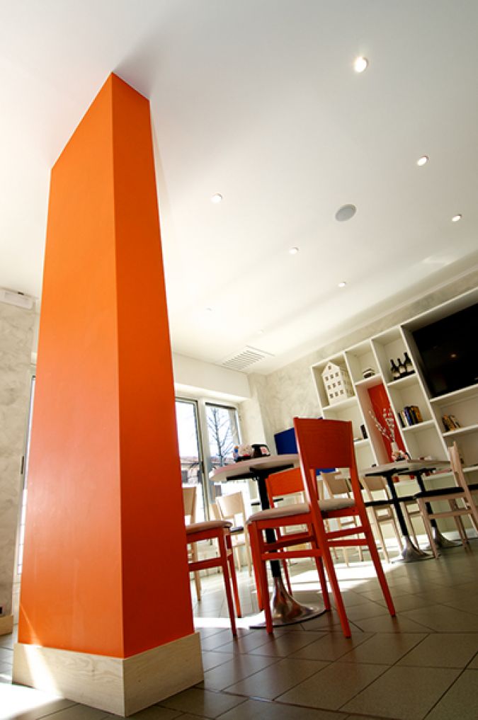 arredamento bar bancone progetto illuminazione internos caffe 7