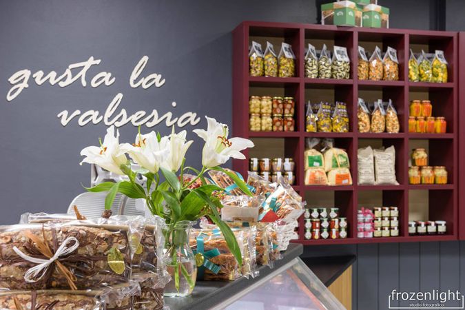 arredamento ristorante aperitivi bottega prodotti tipici 05
